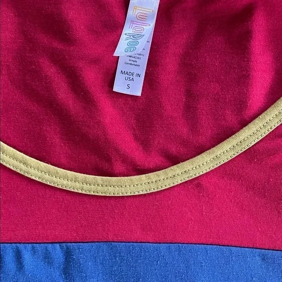 Lularoe classic T- size small - Picture 2 of 3
